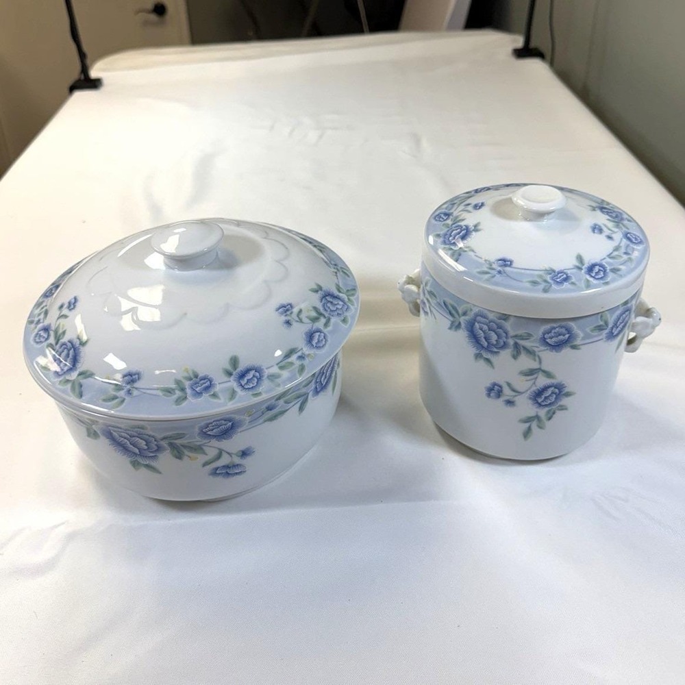 VTG Cheng's White Jade Porcelain Blue Rose 2pc Set Covered Tureen & Cooking Jar